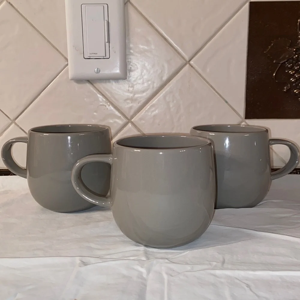 Set of 3 like new Crate & Barrel Camden Mugs